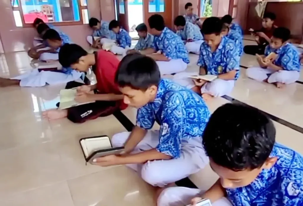 Meski Libur, Santri Ponpes Al-Ishlah Tetap Mengaji Lewat WhatsApp