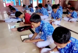 Meski Libur, Santri Ponpes Al-Ishlah Tetap Mengaji Lewat WhatsApp