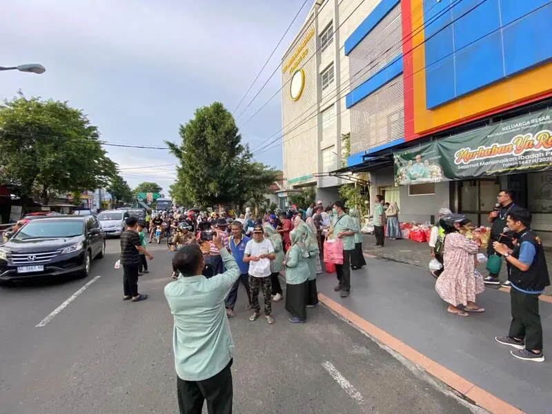 Takjil Gratis, Pahala Otomatis: RSU Muhammadiyah Ponorogo Tebar Seribu Paket Berkah 