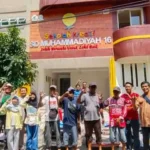 Bersama Warga, Sekolah Kreatif Baratajaya Tebar Berkah ZIS