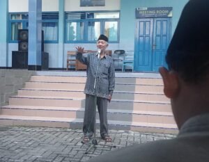 Pulang Kampung Bawa Ide Gontor, Ustadz Dawam Blak-blakan Cerita Hidupnya di Bukber SMPM 12 Paciran