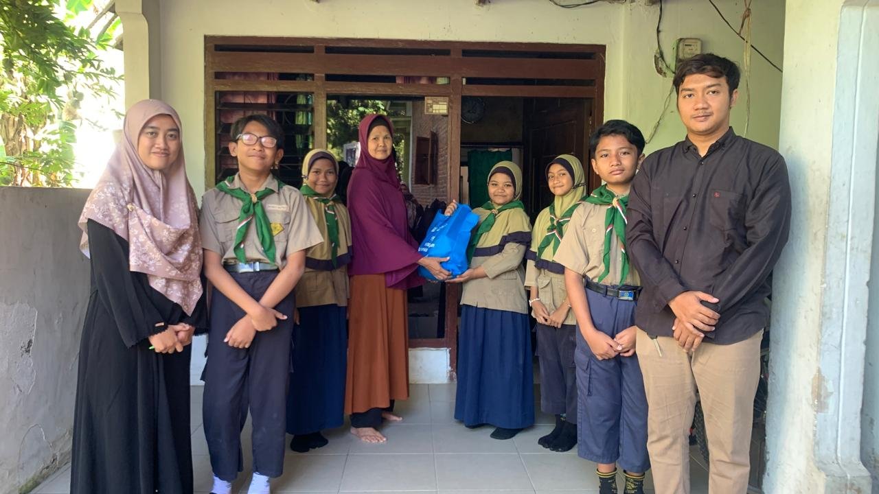 SD Muwri Akhiri Kegiatan Ramadan dengan Tebar Zakat