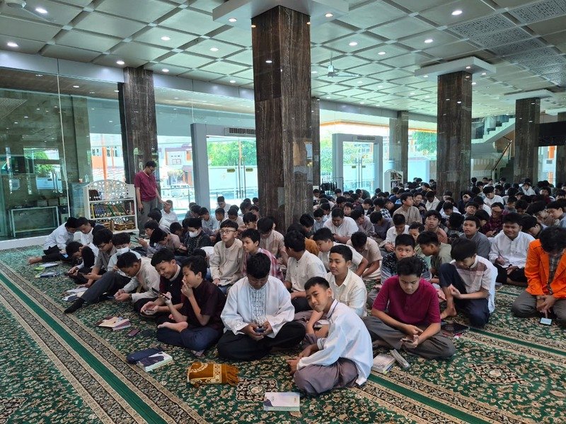 Antusias! Siswa Spemdalas Ikuti Refleksi Materi Fiqih PKDA Melalui Quiz Digital