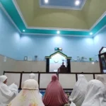 Tarawih di Masjid Al-Falah Wajik Lamongan, H. Matuwi Ingatkan Pentingnya Menunaikan Zakat Fitrah