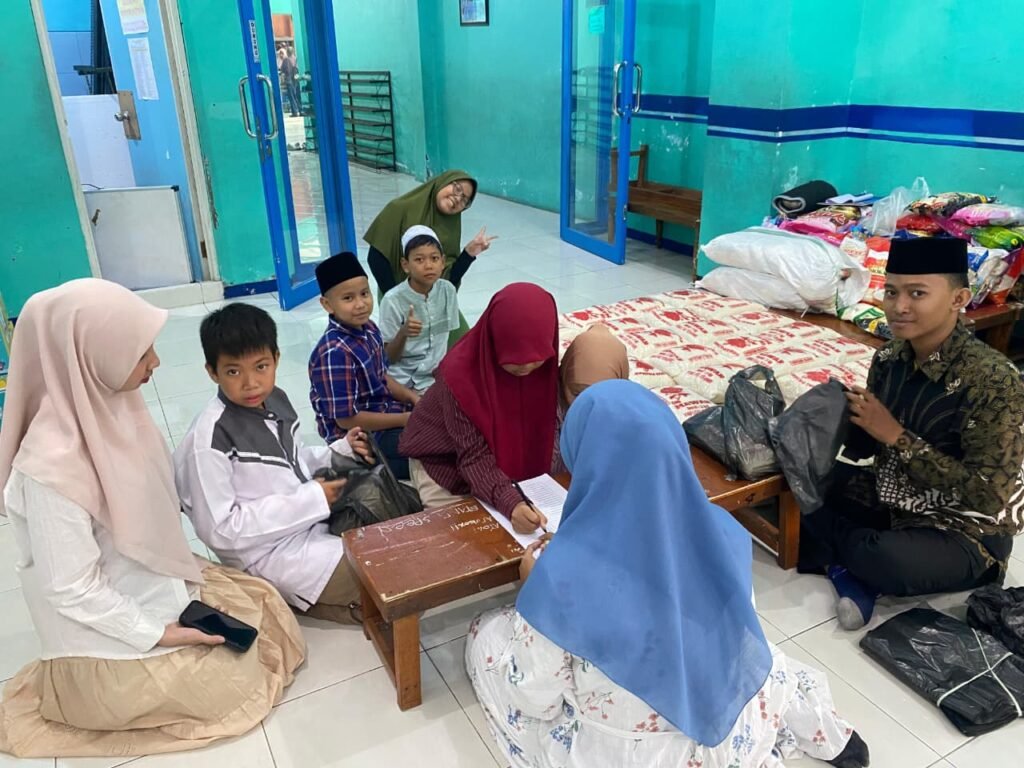 Menyemai Jiwa Sosial lewat Zakat Fitrah di SD Mumtaz