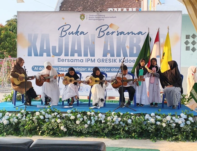 Harmoni Akustik Siswa SD Muhammadiyah Balongpanggang Meriahkan Buka Bersama IPM Gresik Kidoel
