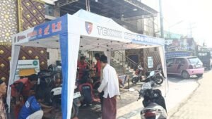 Jelang Lebaran, DKM Masjid IQRO Gandeng SMK MUMBUL Gelar Servis Motor Gratis