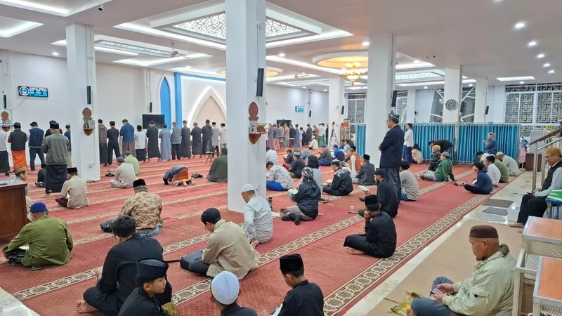 Sepuluh Malam Terakhir: Tarawih Tiga Jam hingga Ratusan Porsi Sahur di Masjid At-Taqwa Kota Batu