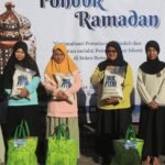 SD Mumtas Salurkan 1,90 Ton Beras Zakat dan 100 Paket Parcel Lebaran kepada Penerima Manfaat