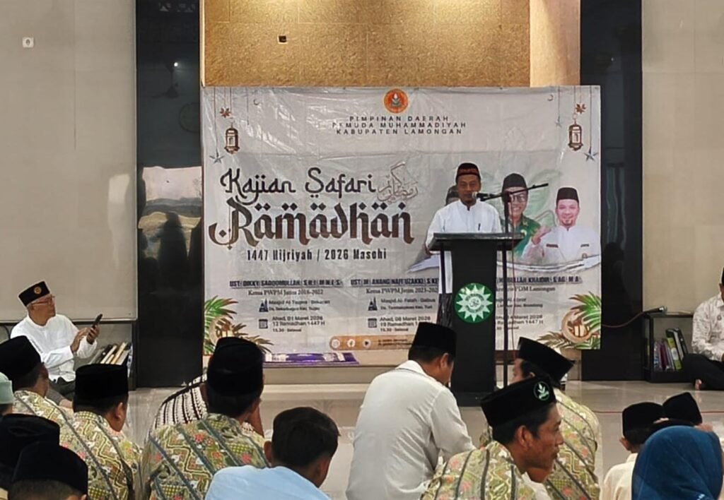 Sekretaris PDM Bahas Taqwa dan Pemuda di Kajian Safari Ramadan PDPM Lamongan di Lembor