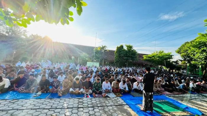 Semangat Kemenangan Tak Surut, PRM Sukoharjo Gelar Salat Idulfitri Khusyuk di Lapangan SDN 1
