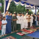 Jamaah Meluap hingga Jalan Raya, Salat Id di Masjid Nur Hidayah Driyorejo Berlangsung Khidmat