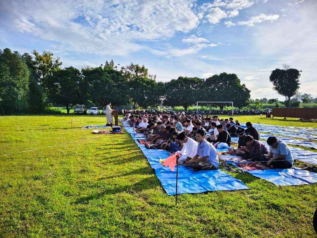 Kembali ke Fitrah, Ratusan Jemaah Hadiri Salat Id di PRM Bogem
