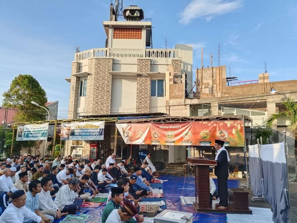 Sampaikan Makna Jihad Fi Sabilillah, PRM Bambe Driyorejo Gresik Gelar Shalat Id di Halaman Masjid Al Furqon Yang Tengah Renovasi