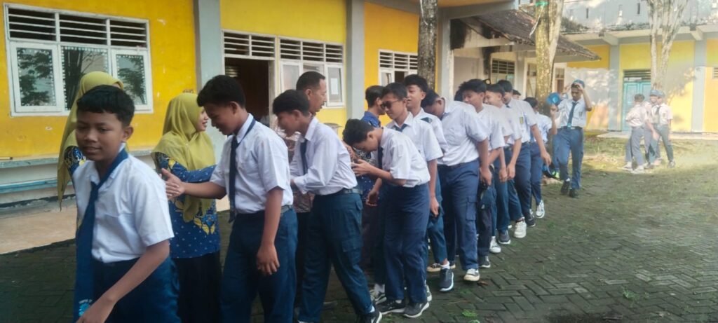 Hangatnya Silaturahmi di Hari Pertama Masuk Sekolah, Halalbihalal SMP Muhammadiyah 13 Kalen Penuh Makna