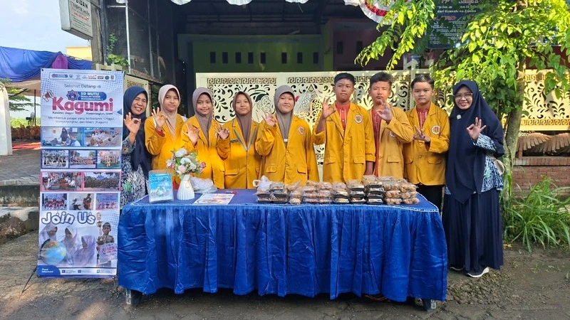 IPM Kids SD Mutu Kagumi Meriahkan Halalbihalal PCM Balongpanggang dengan Bazar dan Aksi Berbagi
