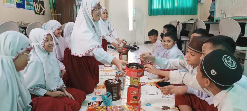 Dari Teori ke Aksi: Murid SD Musix Hidupkan Adab Bertamu dalam Hangatnya Halalbihalal