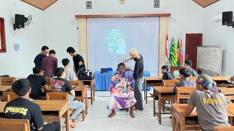 Semarak Ramadan Fest 2026, SMK Mulia Gresik Hadirkan Bazar dan Pelatihan Barbershop