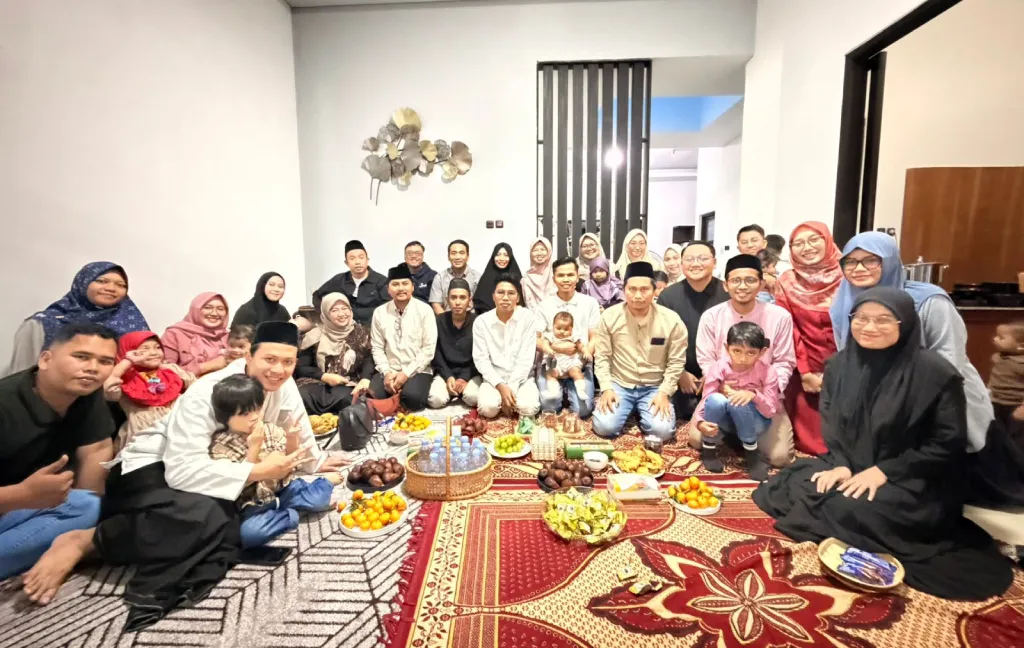 Bukber di Rumah Rektor Umsura Bahas Persiapan Pembentukan Ranting Muhammadiyah Medokan Raya