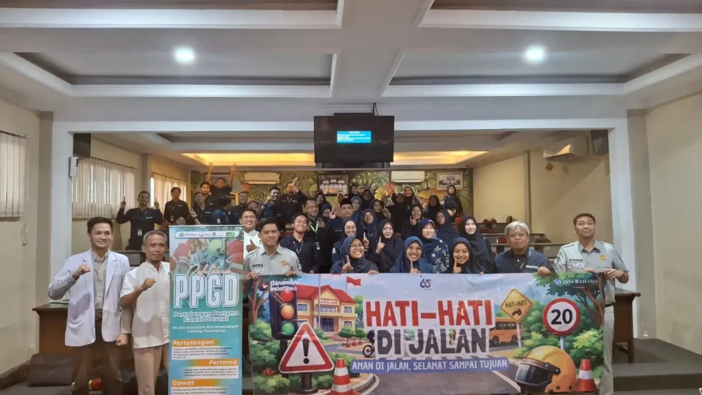 Tanamkan Budaya Tertib Lalu Lintas, Jasa Raharja dan RS Siti Khodijah Latih Siswa SMAM 1 Taman