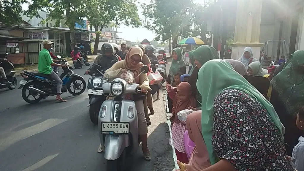 KB dan TK ABA 37 Dermo: Berbagi Takjil untuk Tanamkan Kepedulian Sejak Dini