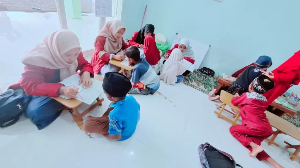 Siswi SMK Muda Gresik Mengabdi di TPQ