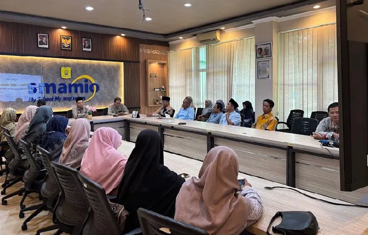 PCM GKB Gresik Salurkan THR untuk Guru Ekstrakurikuler dan Sekolah Mitra