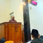 Pakar Hadis Prof. Zainuddin Kupas Sejarah Salat Tarawih dalam Kultum di Masjid Al-Ikhlas Wonorejo