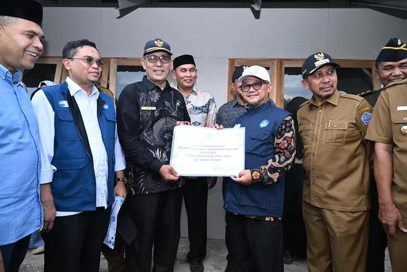 Pulihkan Pendidikan Pascabanjir Pidie Jaya, Mendikdasmen Resmikan Enam Ruang Kelas Darurat di SMA Negeri 2 Mereudeu.