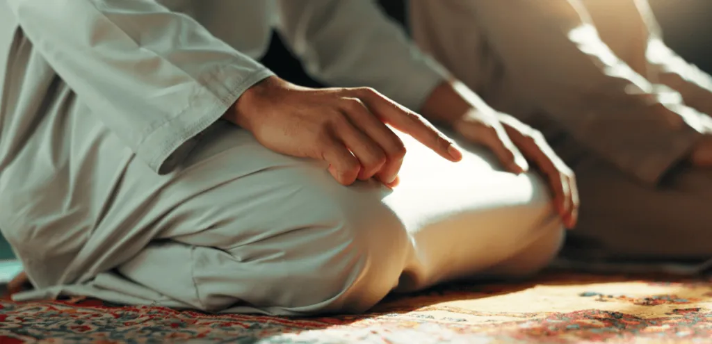 Hukum Berdoa dengan Kata Sendiri Saat Salat, Apa Boleh?