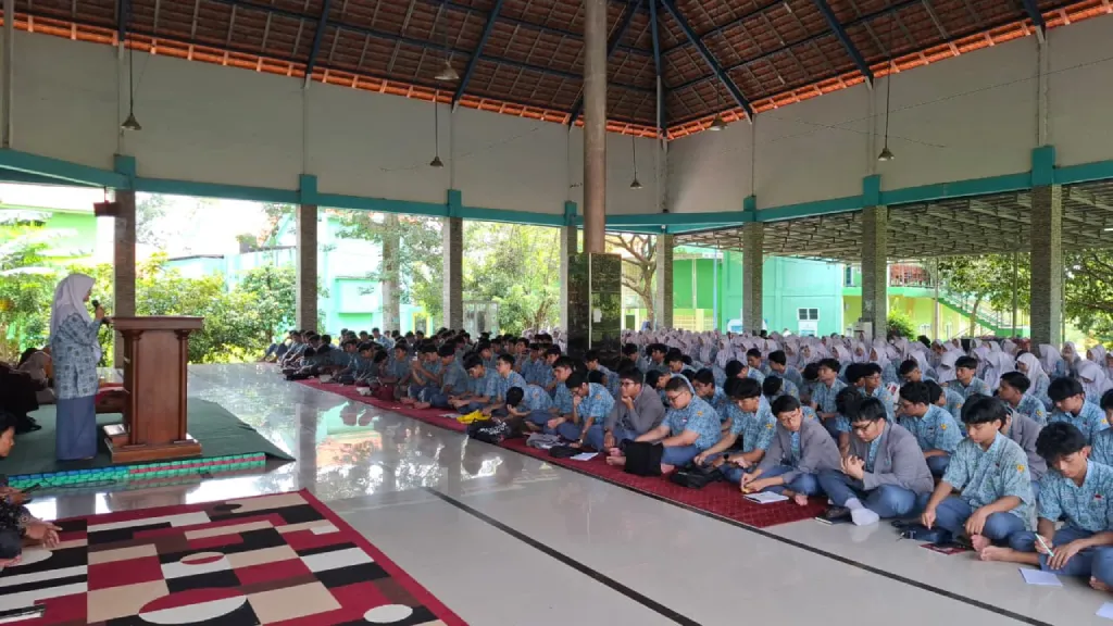 346 Siswa Smamda Surabaya Dilatih Sampaikan Ayat dan Hadis di Publik