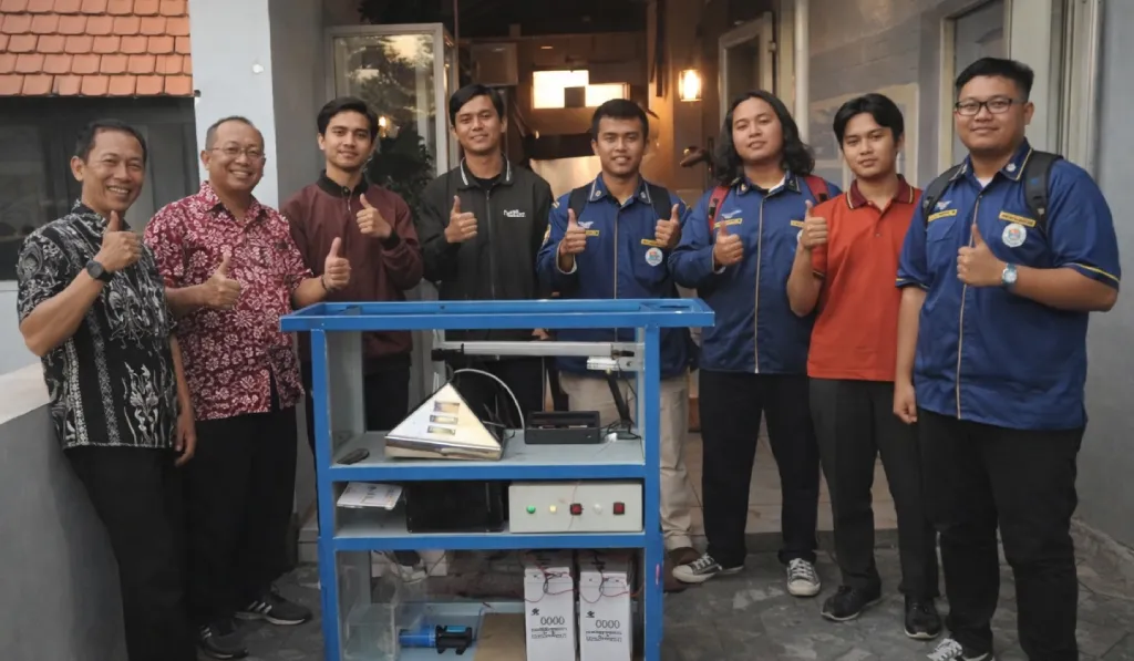 Dosen Umsida Kembangkan PLTS Berbasis IoT untuk Tingkatkan Produksi Garam