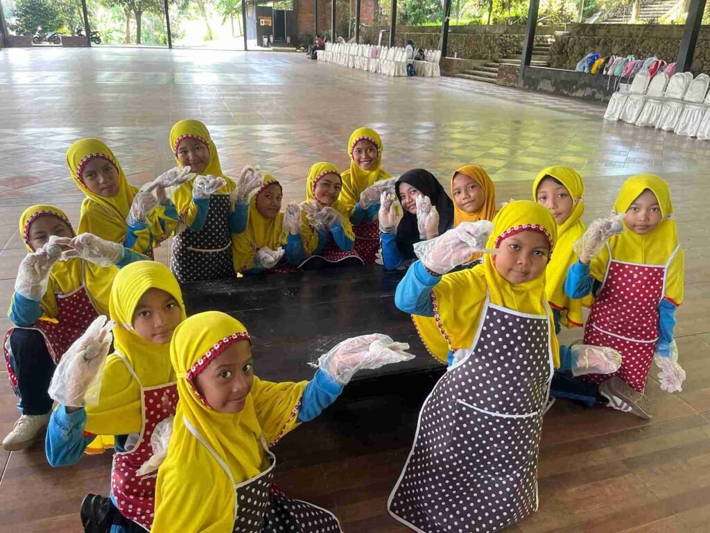 Membangun Kemandirian Sejak Dini Lewat Outing Class di Alam Terbuka