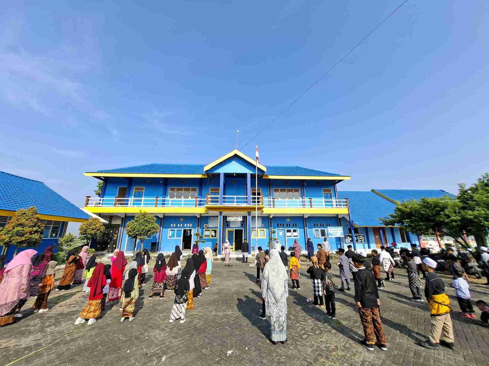 Semangat Emansipasi Warnai Peringatan Hari Kartini di MIM 08 Pelangwot