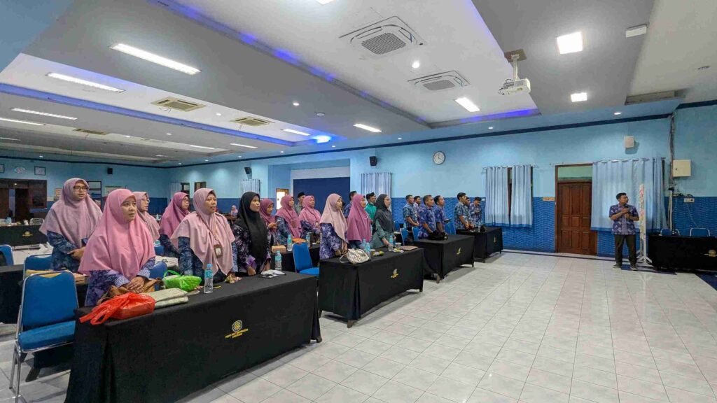 Peserta Nilai Tertinggi Pimpin Pembacaan Ikrar Mubaligh Mubalighah Karyawan RS Muhammadiyah Lamongan