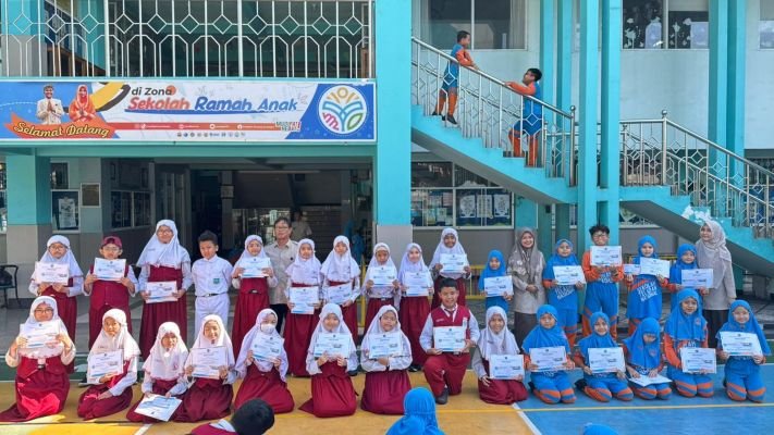 Barisan depan, adalah pemenang lomba menulis cerpen (foto: istimewa)