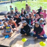 Belajar Renang Secara Langsung, Siswa SD Mumtaz Jalani Fun Swimming