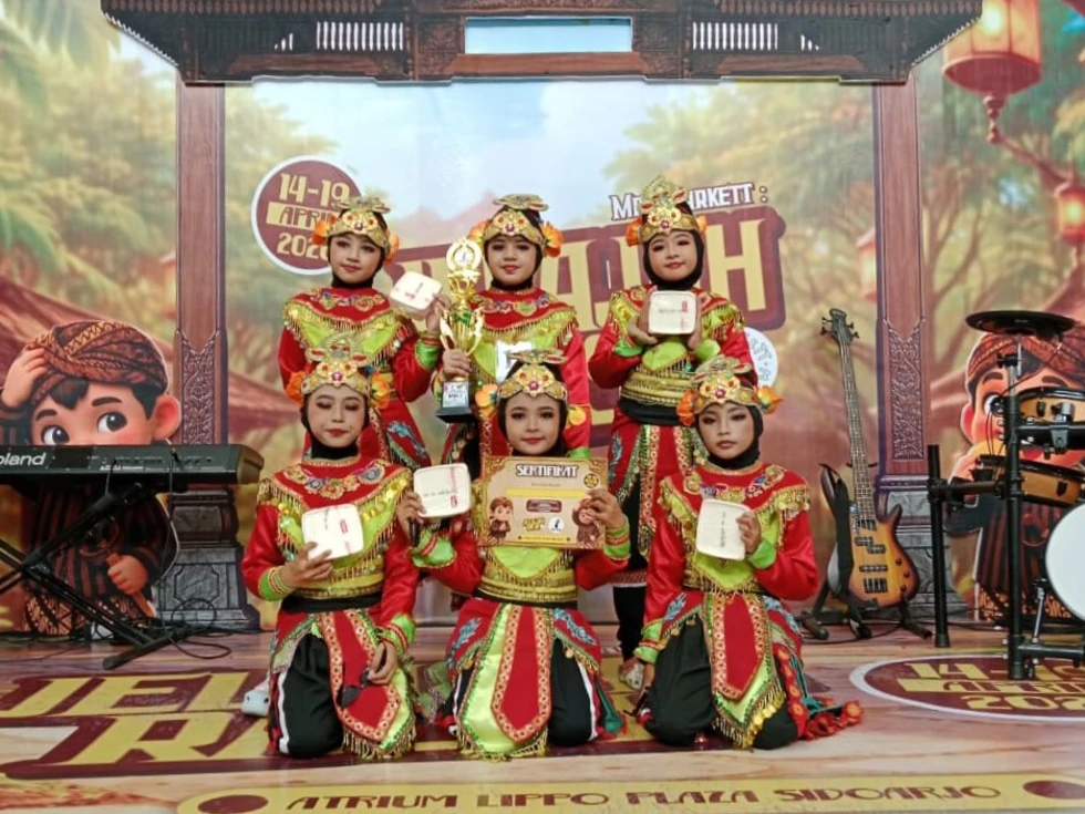 Dua Pekan, Dua Piala: Tim Tari SD Muhammadiyah 1 Krian Tampil di Dua Ajang Sidoarjo
