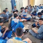 1783 Siswa SMK Muda Genteng Menikmati MBG Menu Segar