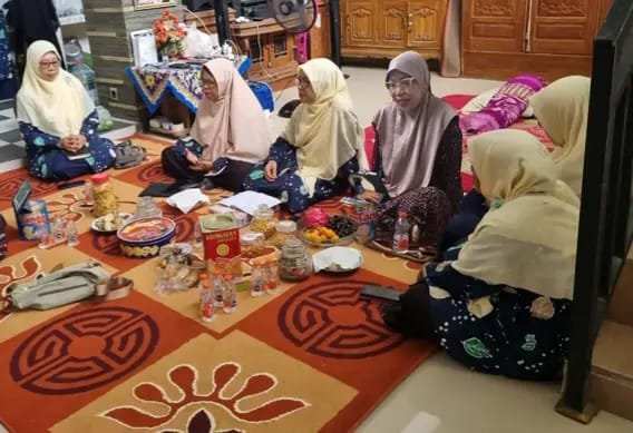 Silaturahmi Hangat PCA Laren: Ngangsu Kaweruh Bersama Ketua PP ’Aisyiyah di Jumat Berkah