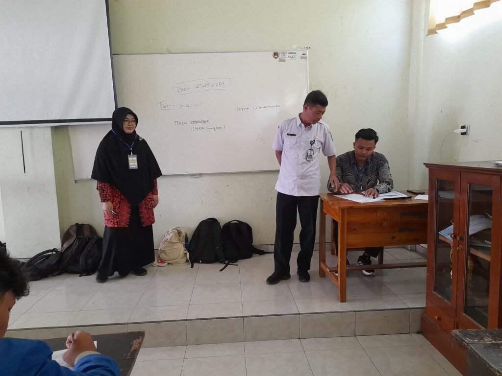 Pengawas Dinas Tinjau Pelaksanaan PSAJ di SMA Muhammadiyah 2 Genteng