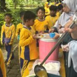 English Camp SD Muhammadiyah 24 Surabaya Terapkan Lunchbox Ramah Lingkungan