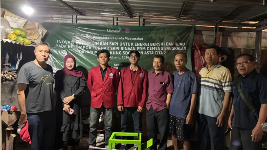 UMSIDA Latih Peternak Sidoarjo Olah Limbah Sapi Jadi Briket Energi Bersih