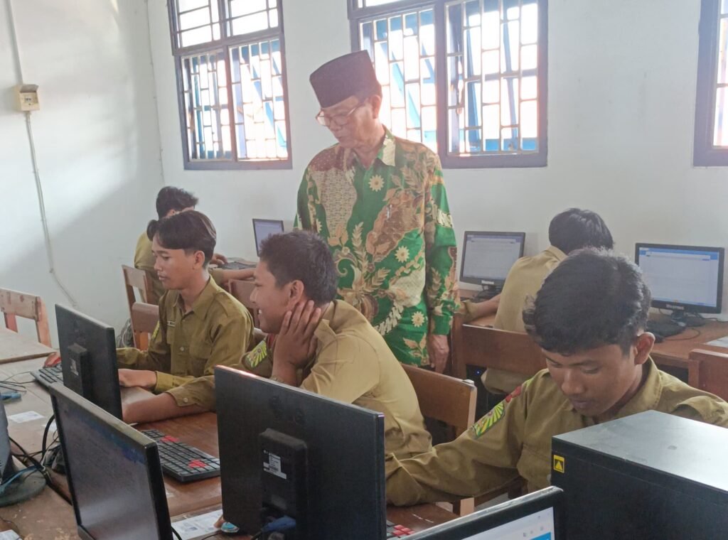 Monev Dikdasmen PDM Lamongan Pastikan Ujian Madrasah MAM 9 Al Mizan Berjalan Lancar