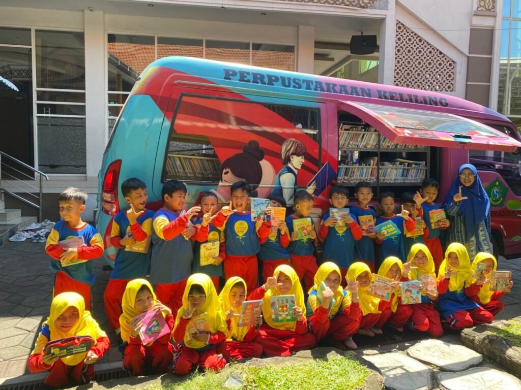 Perpustakaan Keliling Hadir di SD Mud Tusida, Bangun Literasi Siswa dengan Cara Menyenangkan