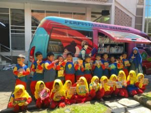 Perpustakaan Keliling Hadir di SD Mud Tusida, Bangun Literasi Siswa dengan Cara Menyenangkan