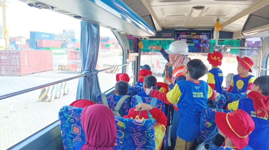 Menjadi Saksi Perdagangan Dunia hingga Menjajaki Kekuatan Maritim: Pengalaman Berharga Siswa Sekolah Kreatif Baratajaya