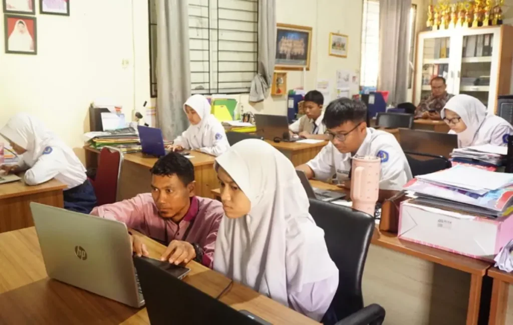 Inspiratif! Anak Disabilitas Pendengaran Sukses Ikuti TKA