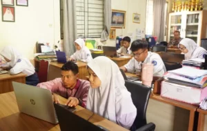 Inspiratif! Anak Disabilitas Pendengaran Sukses Ikuti TKA