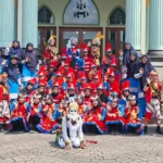 Langkah Kecil, Irama Besar: Cerita Kekompakan Drumband SD di Tengah Parade